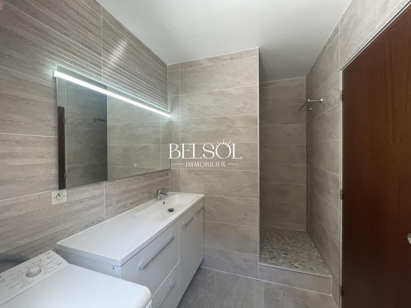 Maison traditionnelle - 230 m² - 7 pièces