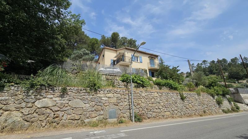 Maison - 181 m² - 5 pièces