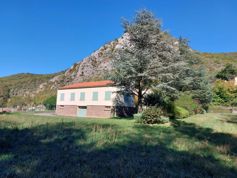 Villa - 216 m² - 9 pièces