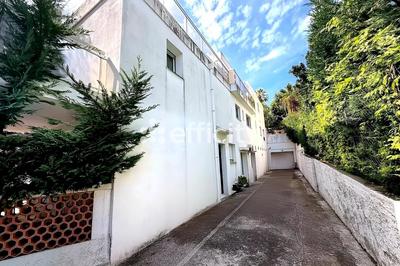 Maison - 303 m² - 10 pièces