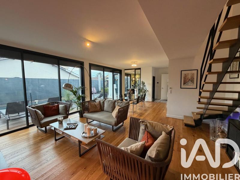 Maison de maîtres - 150 m² - 6 pièces