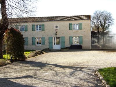 Maison traditionnelle - 195 m² - 5 pièces