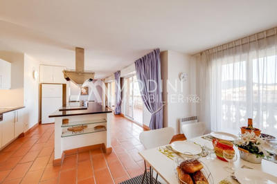 Appartement - 98 m² - 3 pièces