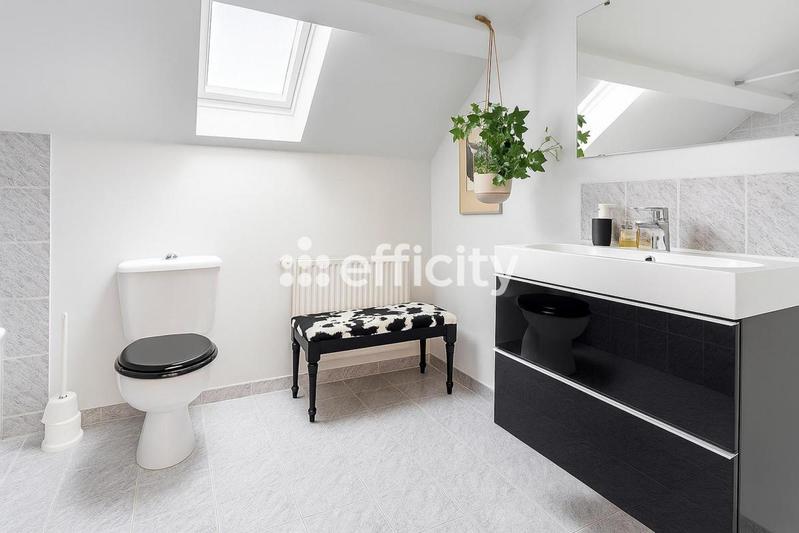 Maison - 304 m² - 9 pièces