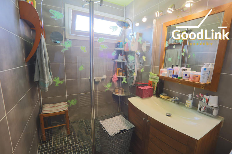 Maison - 99 m² - 5 pièces