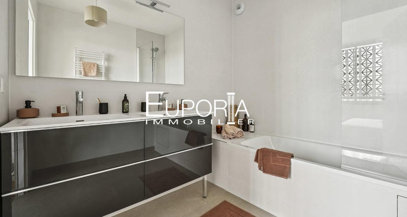 Appartement - 136 m² - 4 pièces