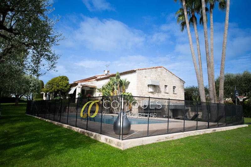 Maison en pierre - 297 m² - 8 pièces