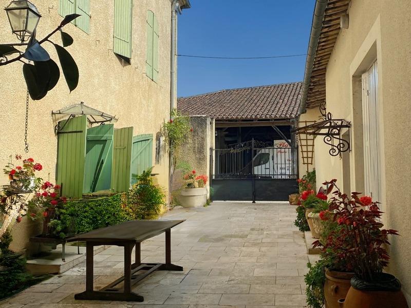 Maison de village - 380 m² - 15 pièces