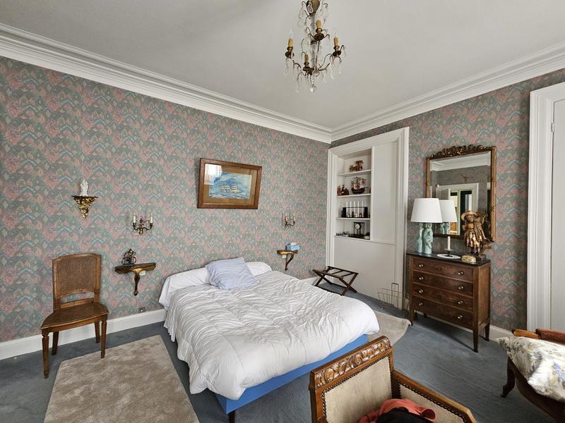 Maison - 209 m² - 8 pièces