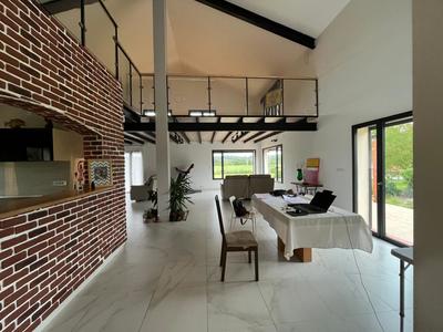 Maison - 204 m² - 5 pièces