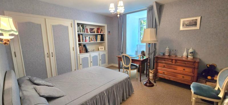 Maison - 280 m² - 11 pièces