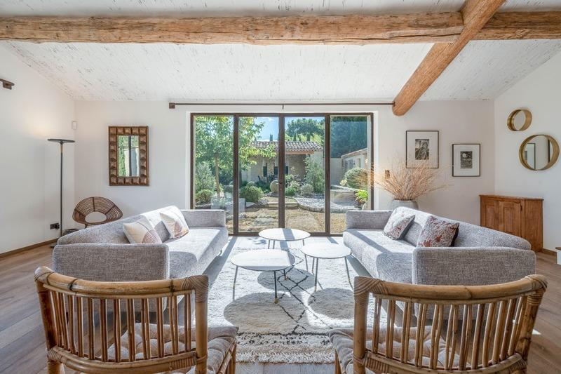 Mas - 300 m² - 8 pièces