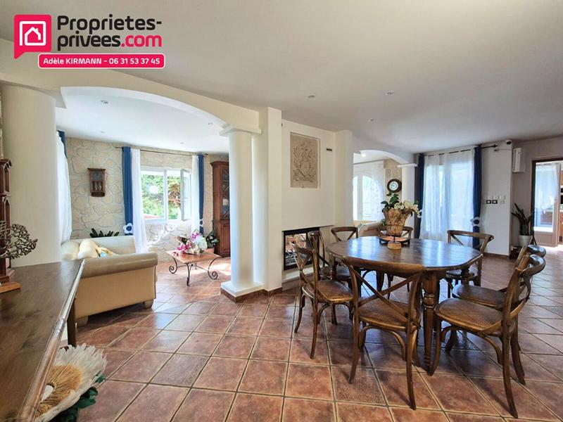 Maison - 212 m² - 7 pièces