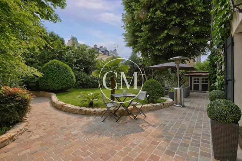 Maison - 271 m² - 7 pièces