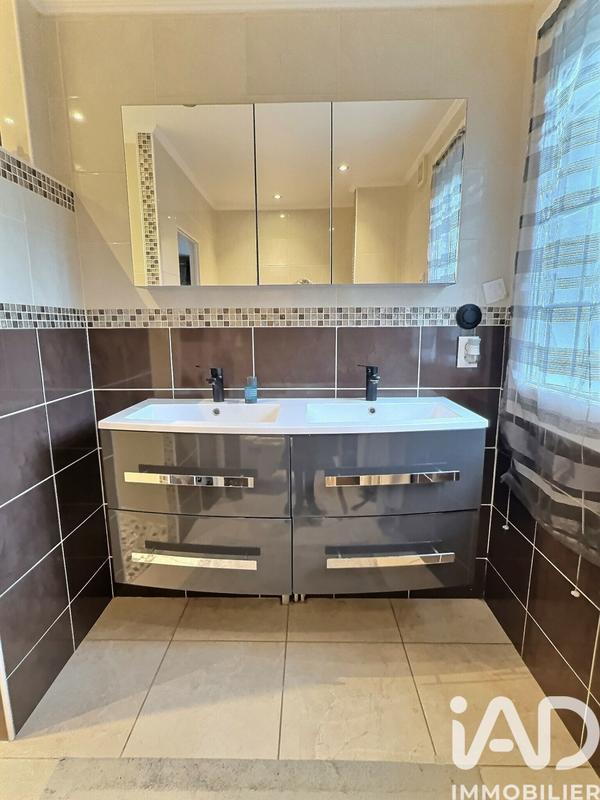 Maison - 213 m² - 8 pièces