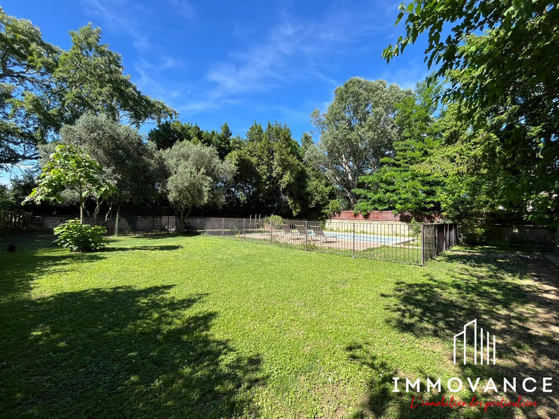 Maison - 335 m² - 8 pièces