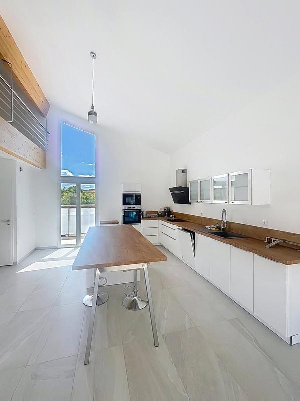 Maison - 216 m² - 8 pièces