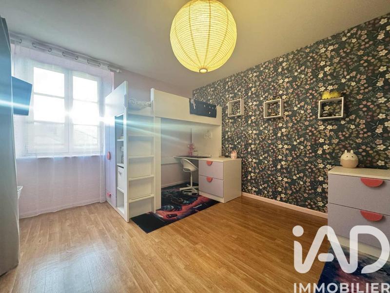 Maison - 223 m² - 7 pièces