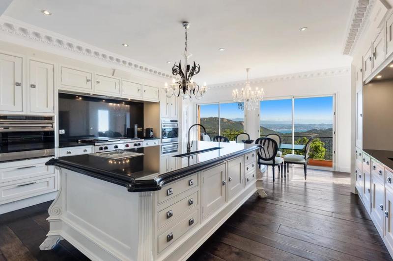 Villa - 596 m² - 13 pièces