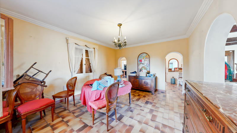 Maison - 225 m² - 9 pièces