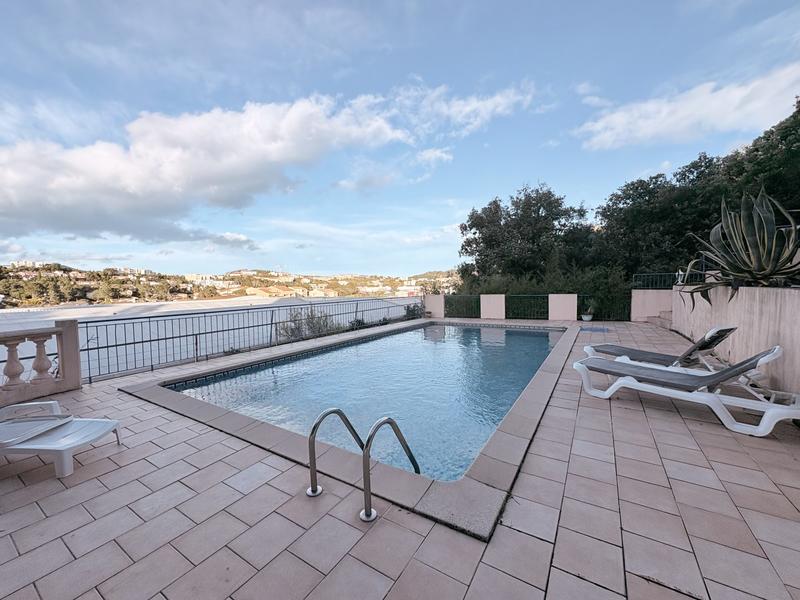 Maison - 256 m² - 10 pièces