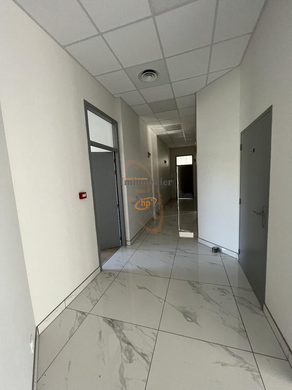 Bureau - 48 m² - 5 pièces