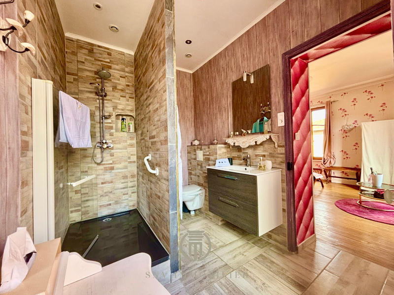 Maison - 290 m² - 12 pièces