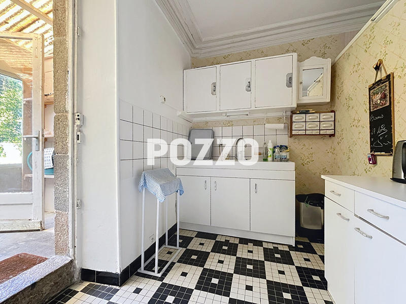 Maison - 180 m² - 8 pièces