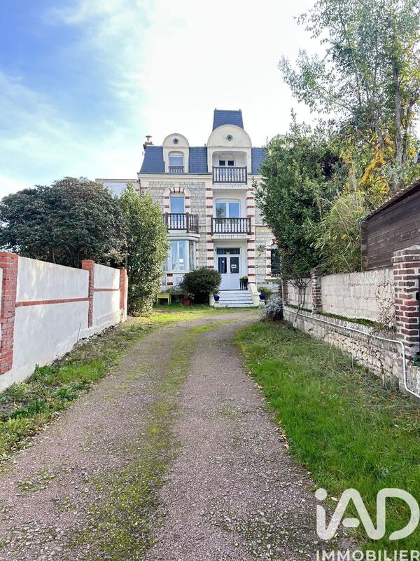 Maison - 185 m² - 10 pièces