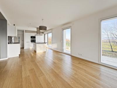 Maison - 234 m² - 7 pièces