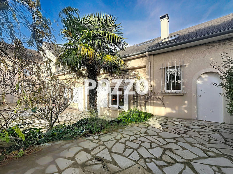 Maison - 335 m² - 9 pièces