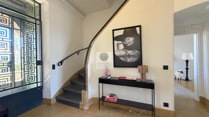 Maison - 343 m² - 11 pièces