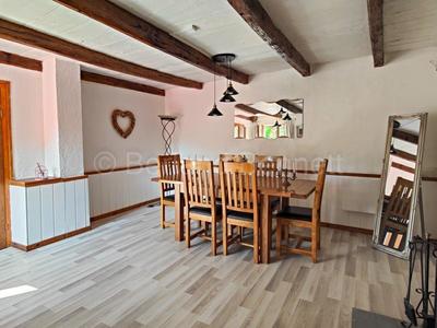 Maison en pierre - 211 m² - 9 pièces