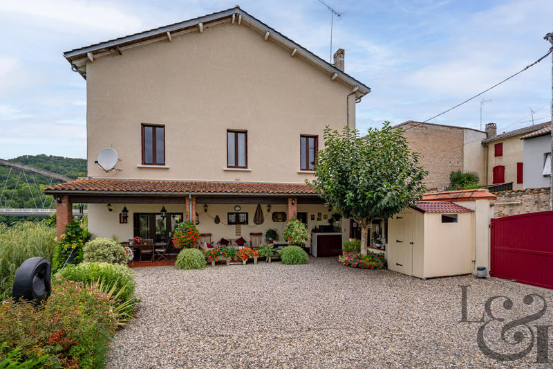 Maison - 275 m² - 8 pièces