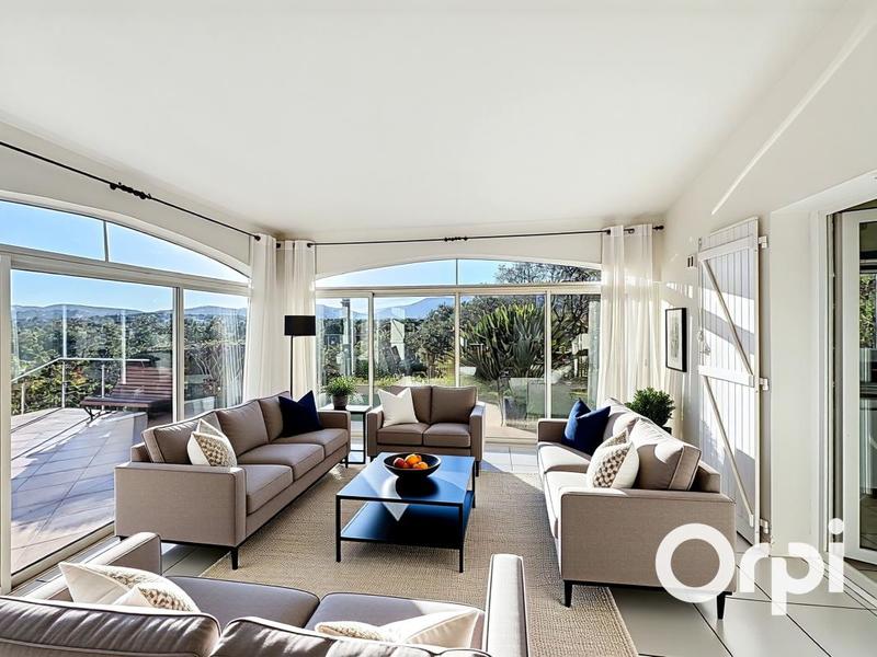 Maison - 270 m² - 3 pièces