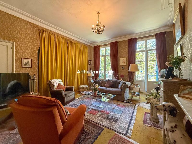 Appartement - 200 m² - 6 pièces