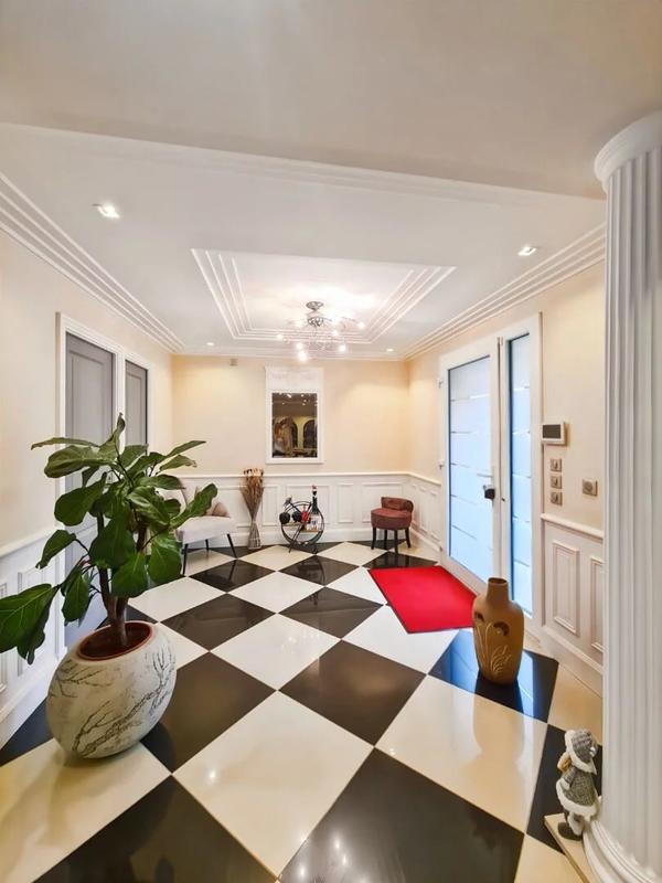 Maison - 230 m² - 7 pièces