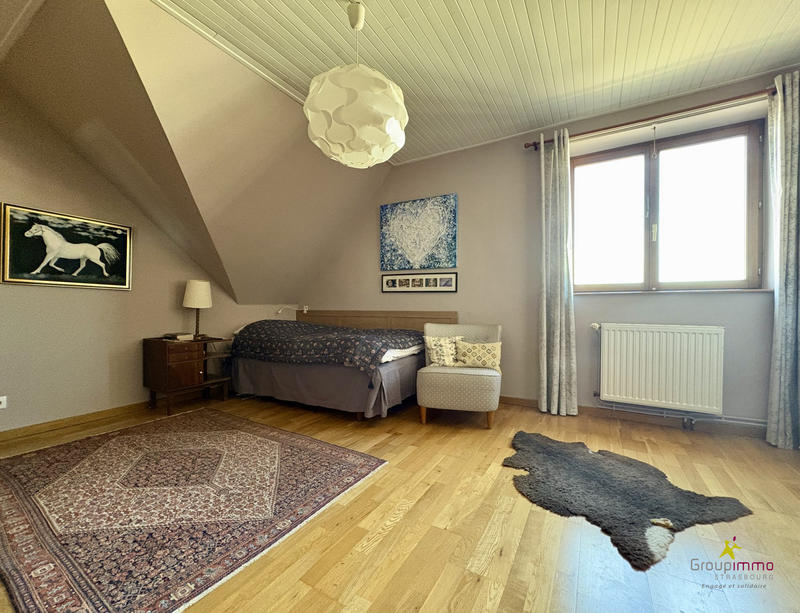 Maison - 245 m² - 8 pièces