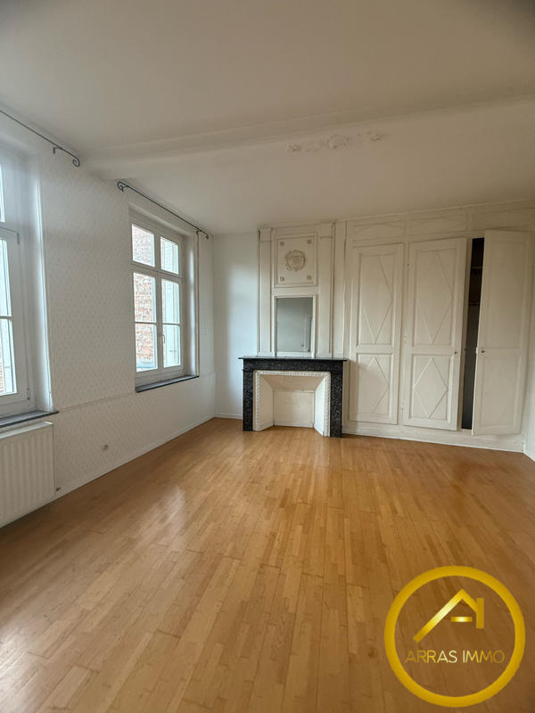 Maison - 209 m² - 9 pièces