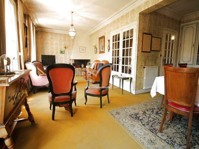 Maison - 295 m² - 11 pièces