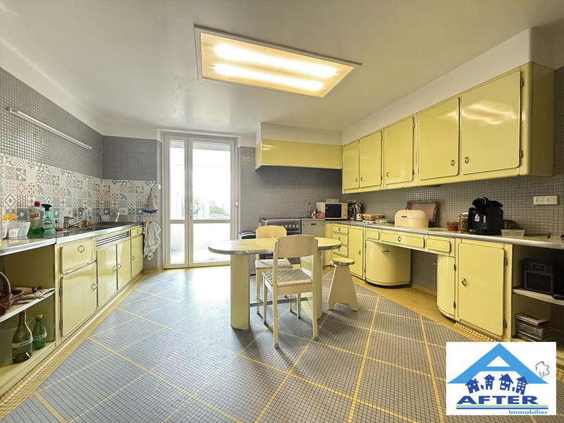 Maison - 237 m² - 8 pièces