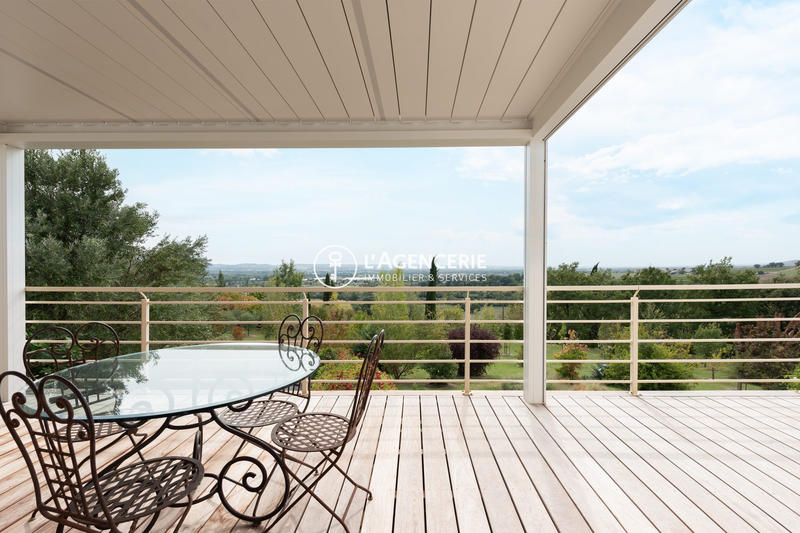 Villa - 300 m² - 9 pièces