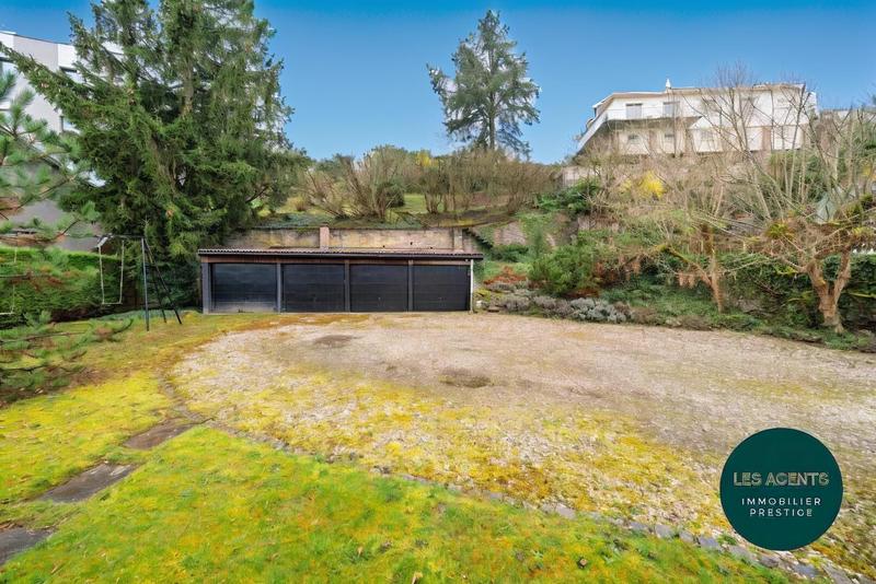 Maison - 278 m² - 11 pièces