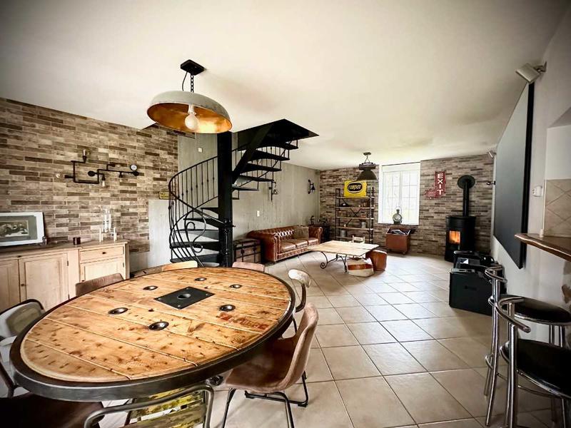 Maison - 215 m² - 6 pièces