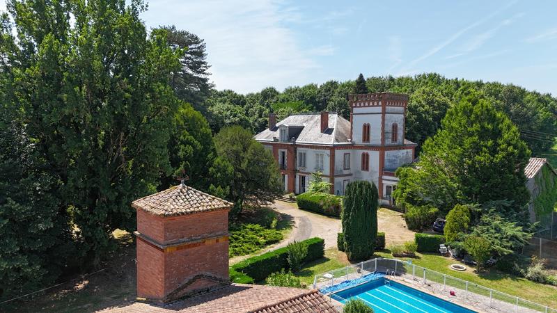 Château - 840 m² - 15 pièces