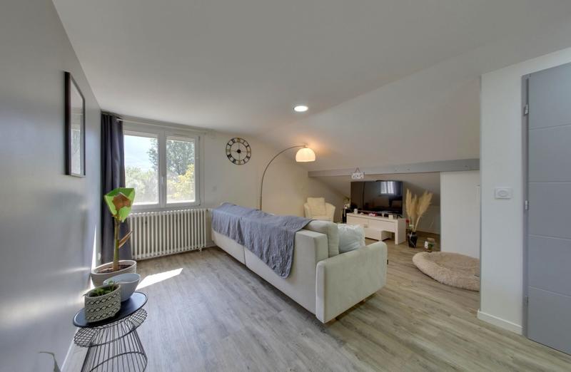 Maison traditionnelle - 228 m² - 8 pièces