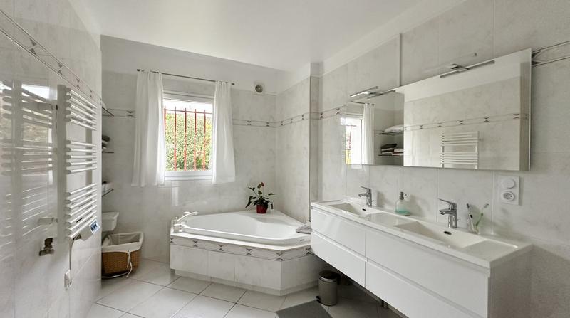 Maison contemporaine - 188 m² - 6 pièces