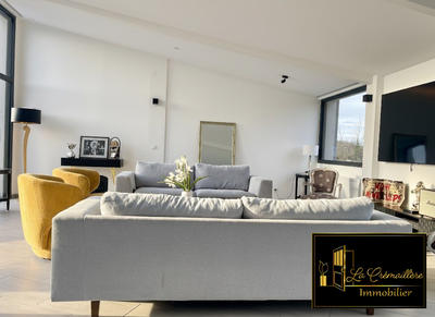 Maison - 270 m² - 9 pièces