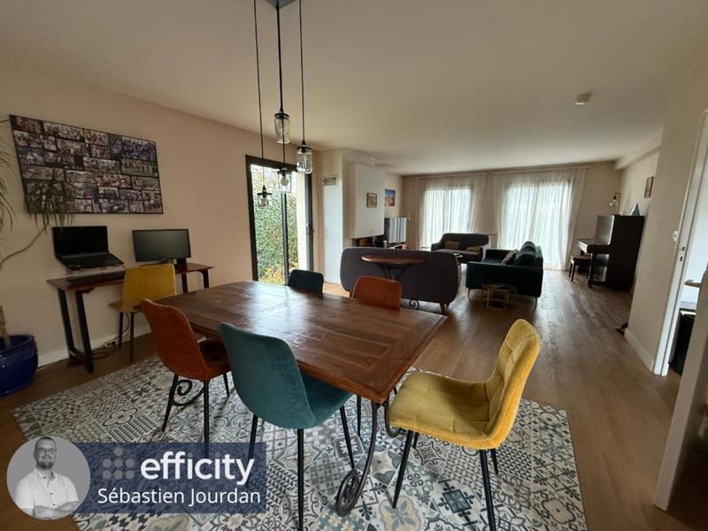 Pavillon - 160 m² - 7 pièces