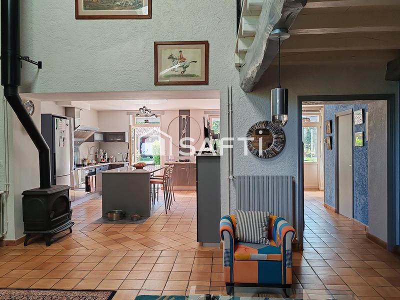 Maison - 249 m² - 8 pièces